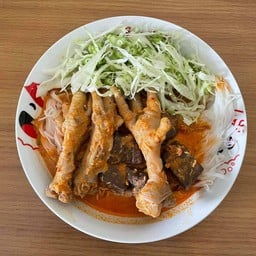 ขนมจีนน้ำตีนไก่ คอนโดบ้านสวนริมน้ำ