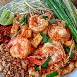 ผัดไทกุ้งสด(อยุธยา เจ้าเก่า)-อาหารตามสั่ง&ผลไม้