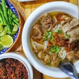 [อร่อยซ่ากับโค้ก] ข้าวเปียกรวมหมู +  โค้ก ออริจินัล (กระป๋อง)