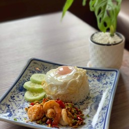 ข้าวราดกุ้งคั่วพริกเกลือ+ไข่ดาวขอบกรอบ