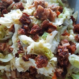 ผัดกะหล่ำหมูกรอบ