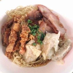 บะหมี่เกี๊ยวหมูย่าง+หมูกรอบ