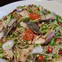 ยำขนมจีนหมูยอ