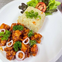 ไก่ซอสไวน์แดงเสริฟข้าวกระเทียม