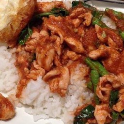 ข้าวราดผัดพริกแกง