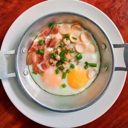 ไข่กระทะ (หมู+กุนเชียง+ไส้กรอก)