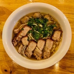 [อร่อยซ่ากับโค้ก] ข้าวเปียกหมูกรอบ +  โค้ก ออริจินัล (กระป๋อง)