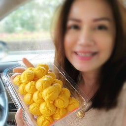 ร้านขนมตาล ป้าสร้อย สามโคก ( บ๊วย )