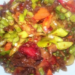 ผัดพริกแกงเป็ดเจ