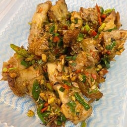 หมูกรอบผัดพริกเกลือ