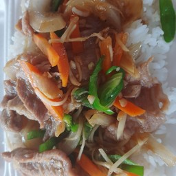 ผัดพริกขิงไก่ราดข้าว