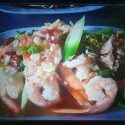 ยำคะน้ากุ้งสด