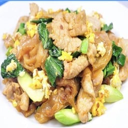 ผัดซีอิ้วเส้นใหญ่