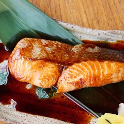 Salmon Teriyaki (แซลมอนย่างซอสเทริยากิทั้งชิ้น)