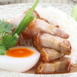 ข้าวหมูกรอบ