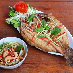 ปลากะพงทอดน้ำปลา
