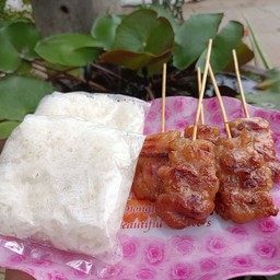 หมูปิ้งนมสดเกาะกลาง