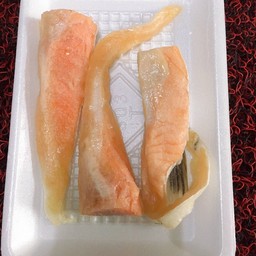 ท้องเเซลม่อนน