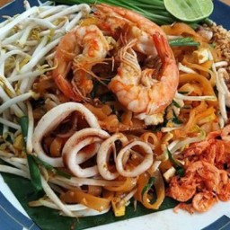 ร้านจีรพันธ์หอนาฬิกา