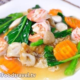 เส้นใหญ่ราดหน้าทะเล