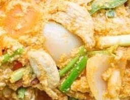 ผงกระหรี่ไก่ราดข้าว