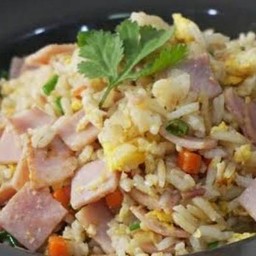 ข้าวผัดแฮมเบคอน