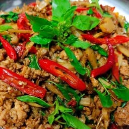 ข้าวกะเพราหมูสับหน่อไม้