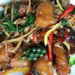 ผัดฉ่าปลาช่อนทอดกรอบ
