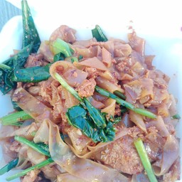 ผัดซีอิ๊วหมู หรือไก่