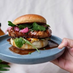 Crispy Chicken & Tamarine Sauce Burger