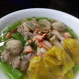 ก๋วยเตี๋ยวหมูแดง-หมูเด้ง น้ำใส