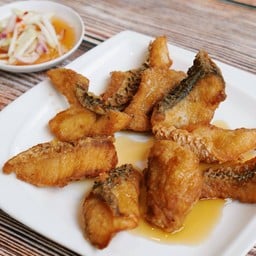 เนื้อปลากะพงทอดน้ำปลา(250g)
