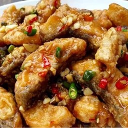 เนื้อปลากะพงผัดพริกขี้หนูสวน