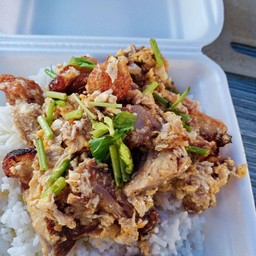 หมูกรอบผัดไข่