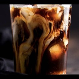 Iced Espresso (คือ shot กาแฟ+นมสด+ครีมสด)