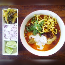 ข้าวซอยไก่ พิเศษ