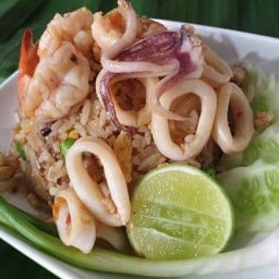 ครัวไม้สัก
