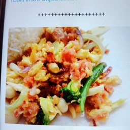 แหนมผัดไข่ราดข้าว