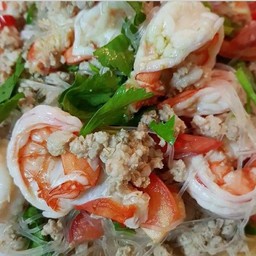 ยำรวมมิตรกุ้ง+หมูสับ+ไส้กรอก+วุ้นเส้น