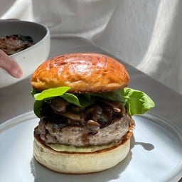 Mario pork Burger
