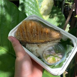 ข้าวหมูทอดมาสาย byมดดำ