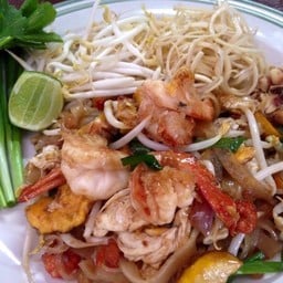ผัดไทยทะเล(กุ้ง+หมึก)