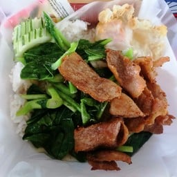 ข้าวคะน้าหมูทอด