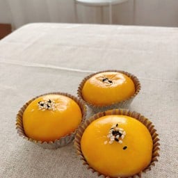 ขนมเปี๊ยะไข่เค็มลาวา Kanomlava