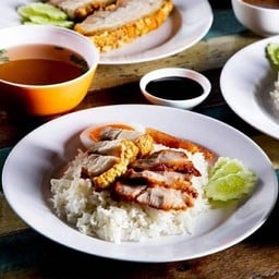 ร้านข้าวหมูแดงหมูกรอบหลังกระทรวง