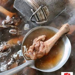 ก๋วยเตี๋ยวน่องเป็ดตุ๋นแห้ง(ยำให้แล้ว)