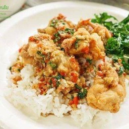 ข้าวกระเพราไก่ ฟรีน้ำซุป