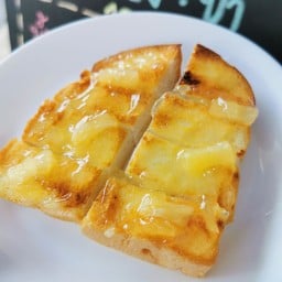 ขนมปังปิ้งหน้าเนย+สับปะรด