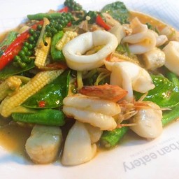 ผัดฉ่าทะเล