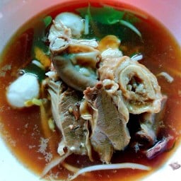 ก๋วยเตี๋ยวเนื้อตุ๋น-หมูตุ๋น วัดดงมูลเหล็ก นวลจันทร์ นวลจันทร์